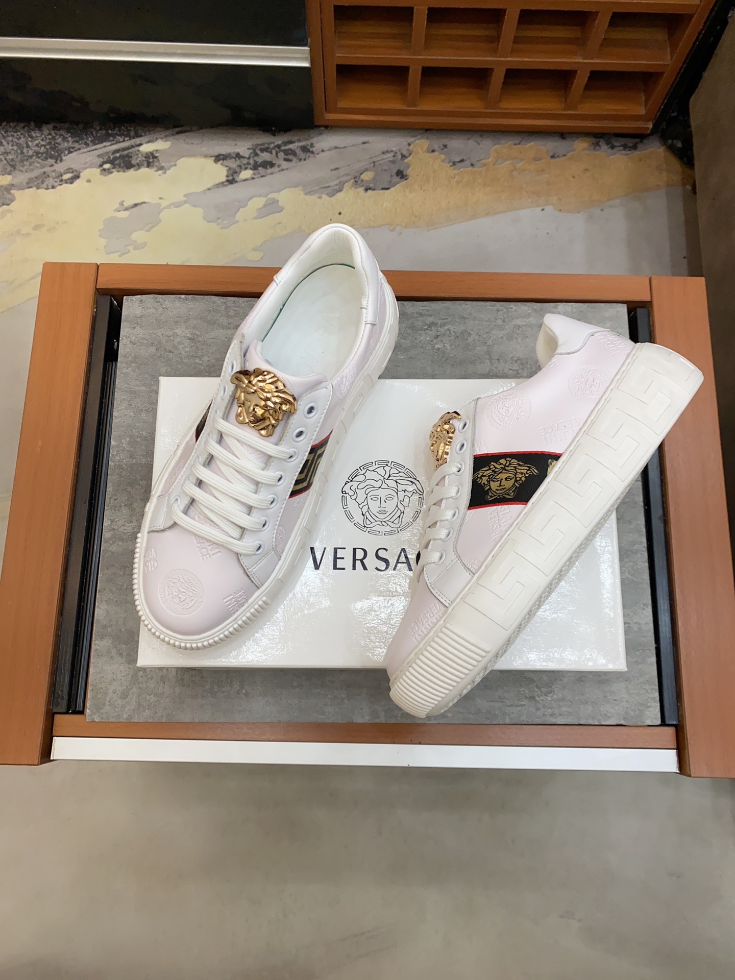 Versace Greca Sneaker 5 - vstockx