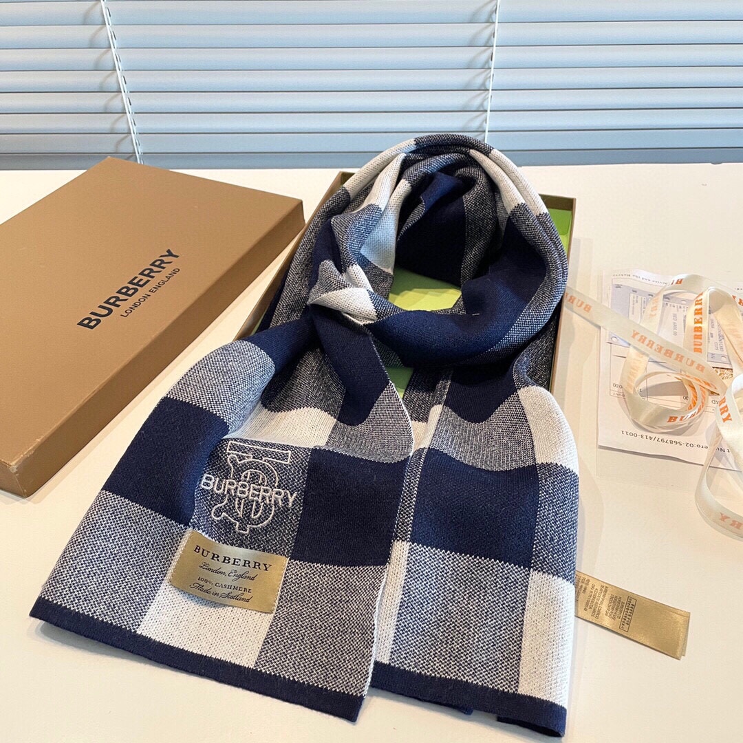 Streetwear Scarf BURBERRY 329077 size:180*35cm - vstockx