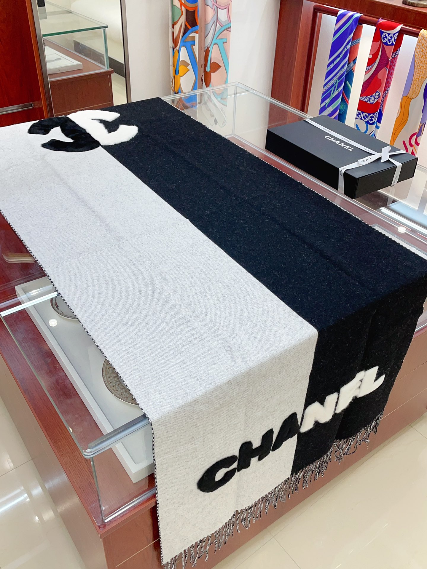 Streetwear Scarf CHANEL 328788 SIZE:70*200cm - vstockx
