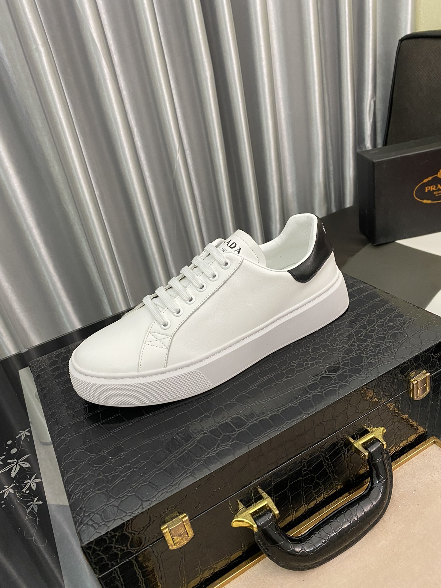 Prada Macro sneaker 1 - vstockx