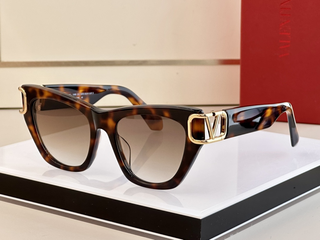 sunglasses Valentino VLS-198A - vstockx