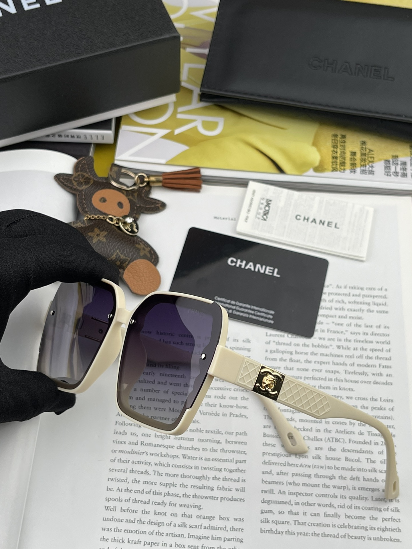 Sunglasses Chanel CH1855 - vstockx