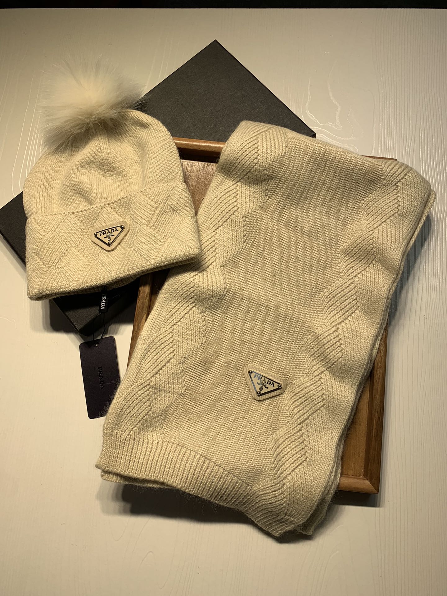 Hat & Scarf Prada 2 - vstockx