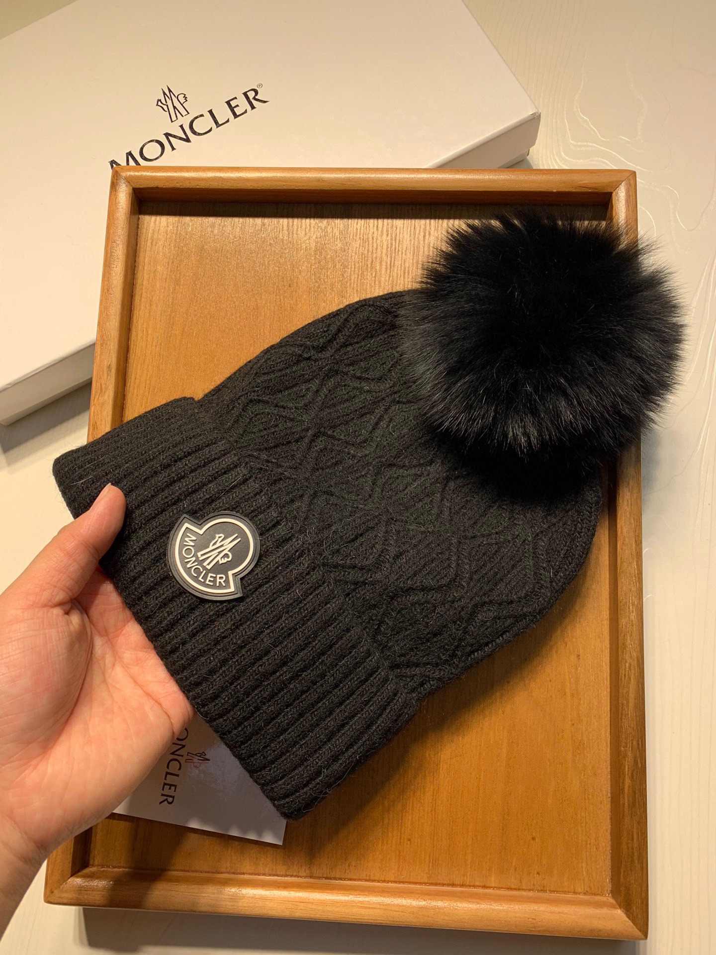 Hat Moncler 4 - vstockx