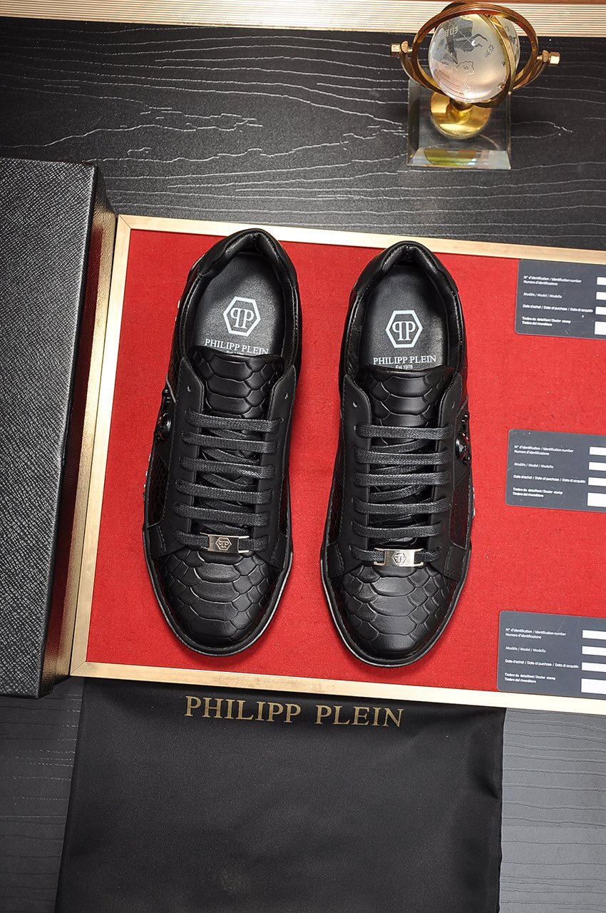 Philipp Plein Low Top Sneakers 18 - vstockx