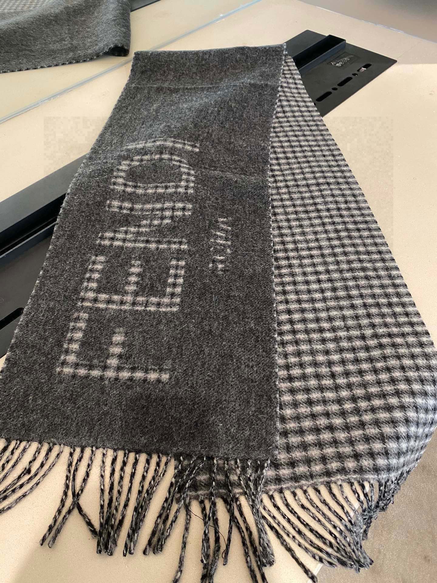 Streetwear Scarf FENDI 328929 SIZE:30*180cm - vstockx