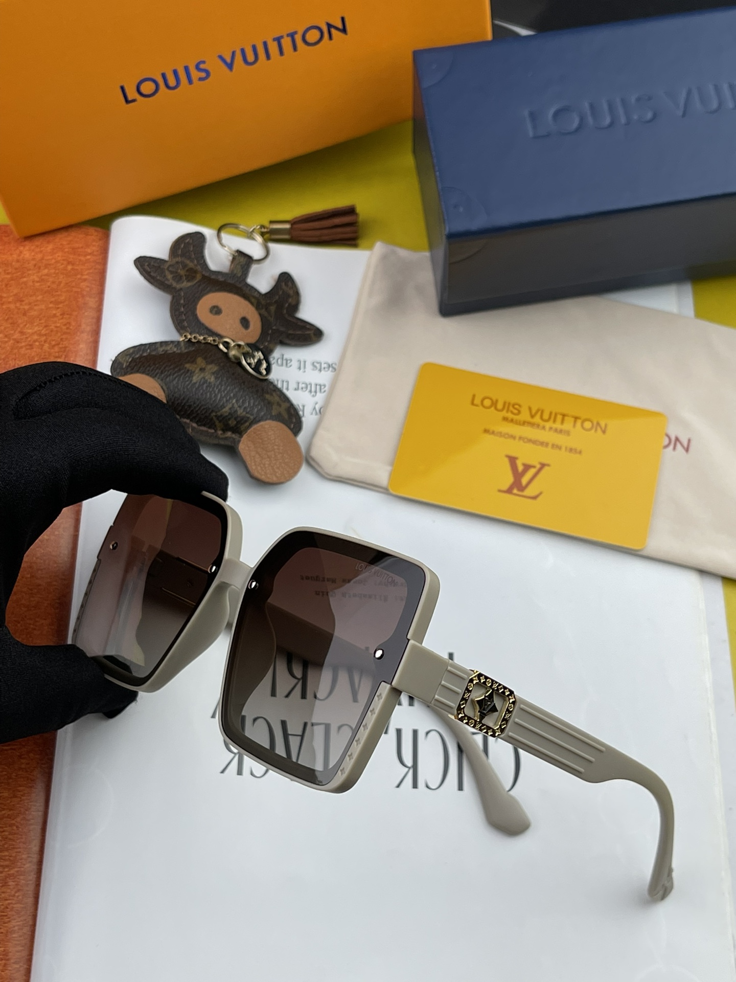 Sunglasses Louis Vuitton L1845 - vstockx