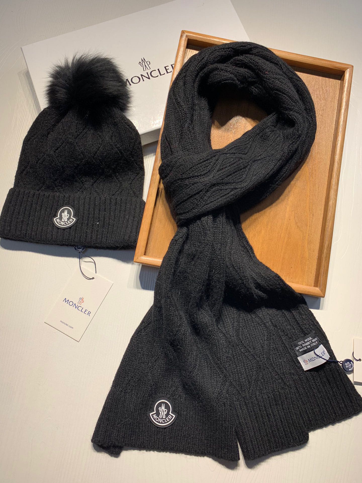 Hat & Scarf Moncler 1 - vstockx