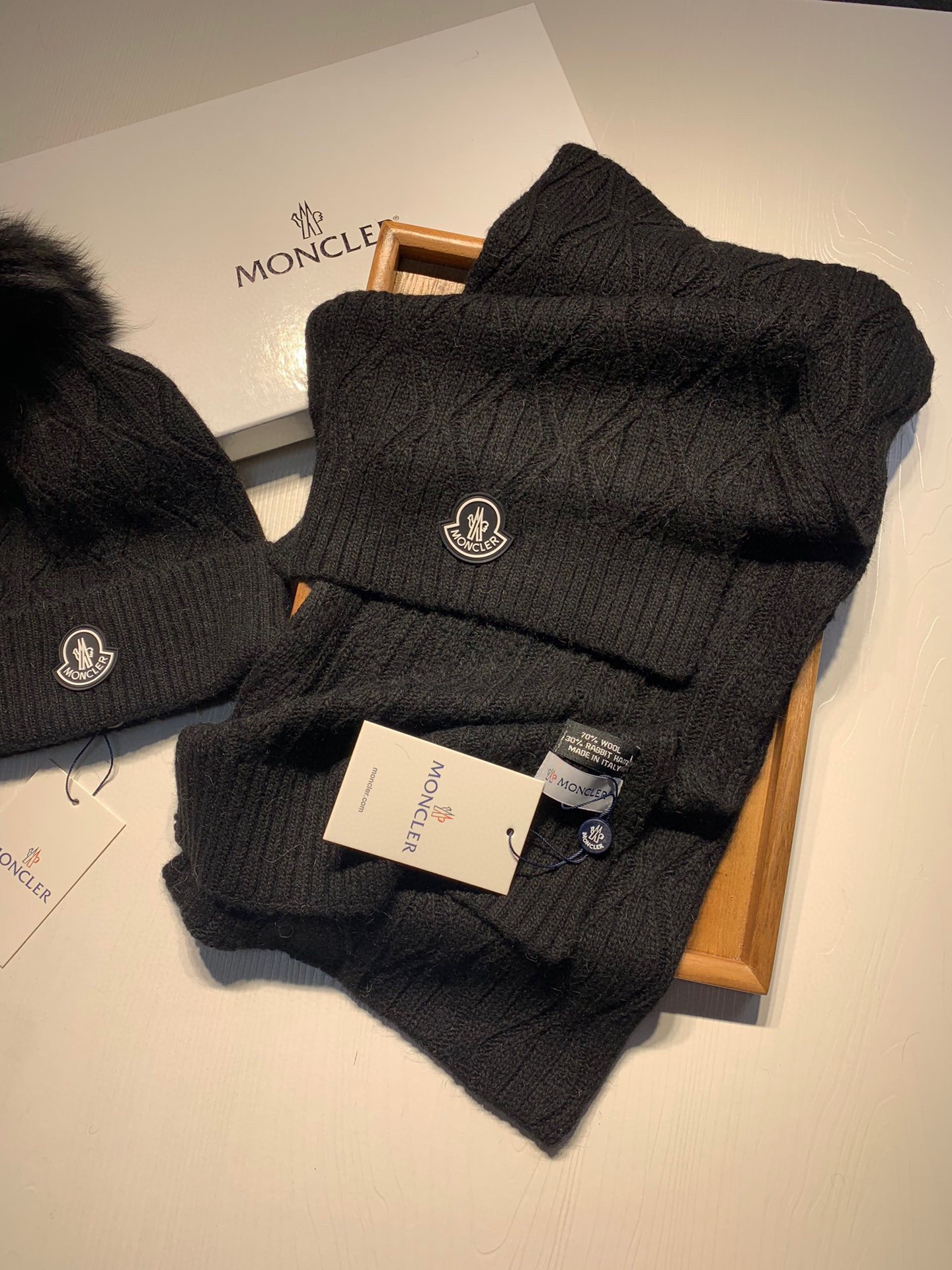 Hat & Scarf Moncler 1 - vstockx