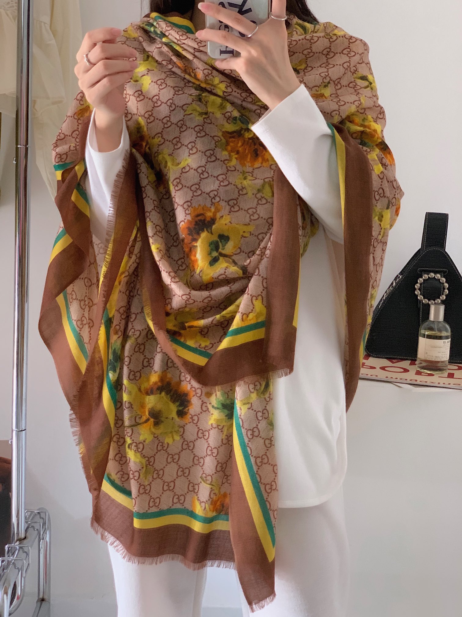 Streetwear Scarf GUCCI 328982 SIZE:110*200cm - vstockx