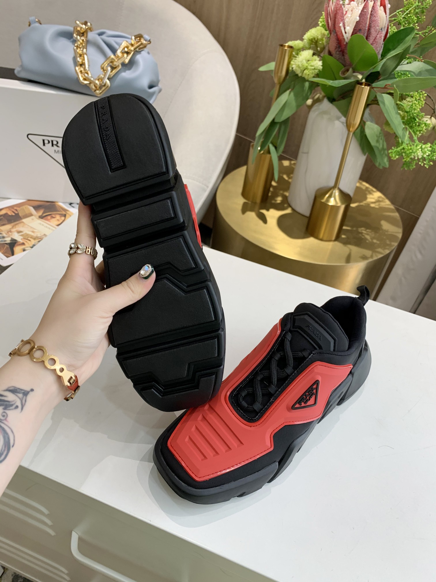 Prada Low Top sneaker 40 - vstockx