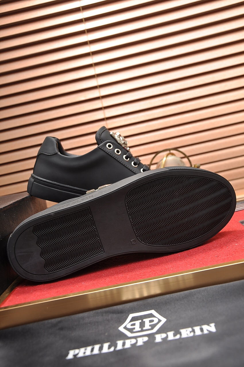 Philipp Plein Low Top Sneakers 12 - vstockx
