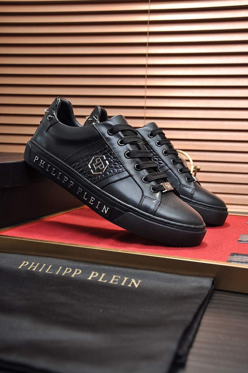Philipp Plein Low Top Sneakers 2 - vstockx