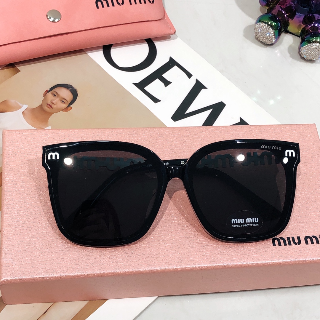 sunglasses Miu Miu SMU030N SIZE:65-14-145 - vstockx