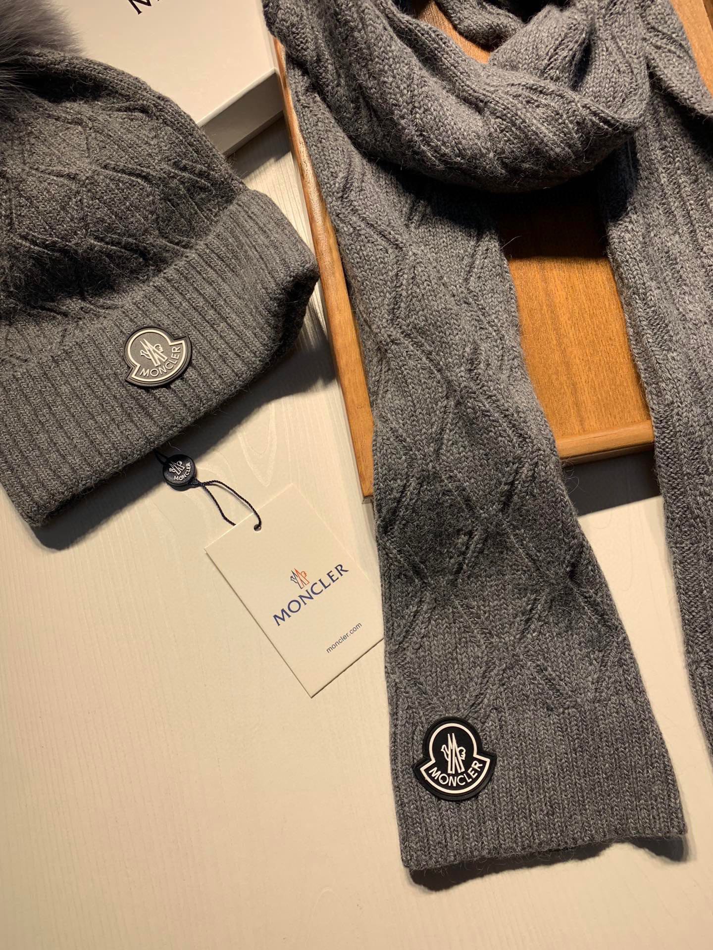 Hat & Scarf Moncler 1 - vstockx