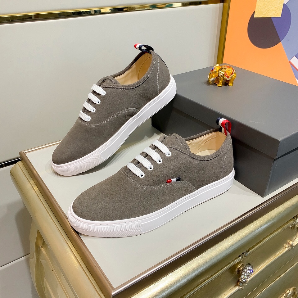 Thom Browne Low Top Sneaker 20 - vstockx