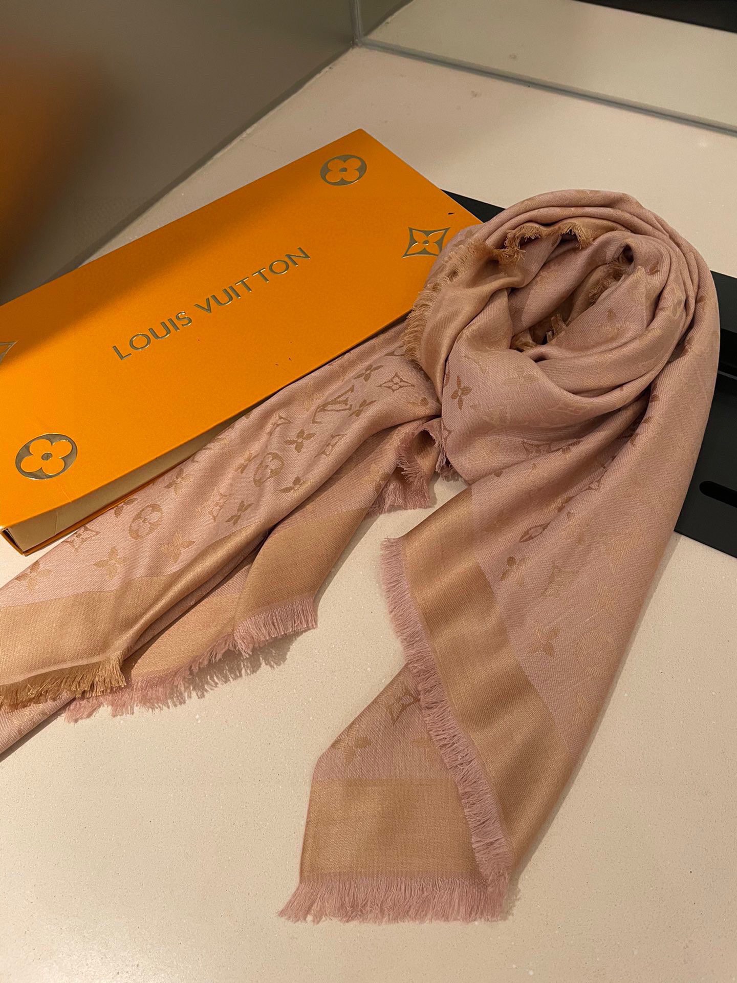 Streetwear Scarf LV 328943 SIZE:140*140cm - vstockx