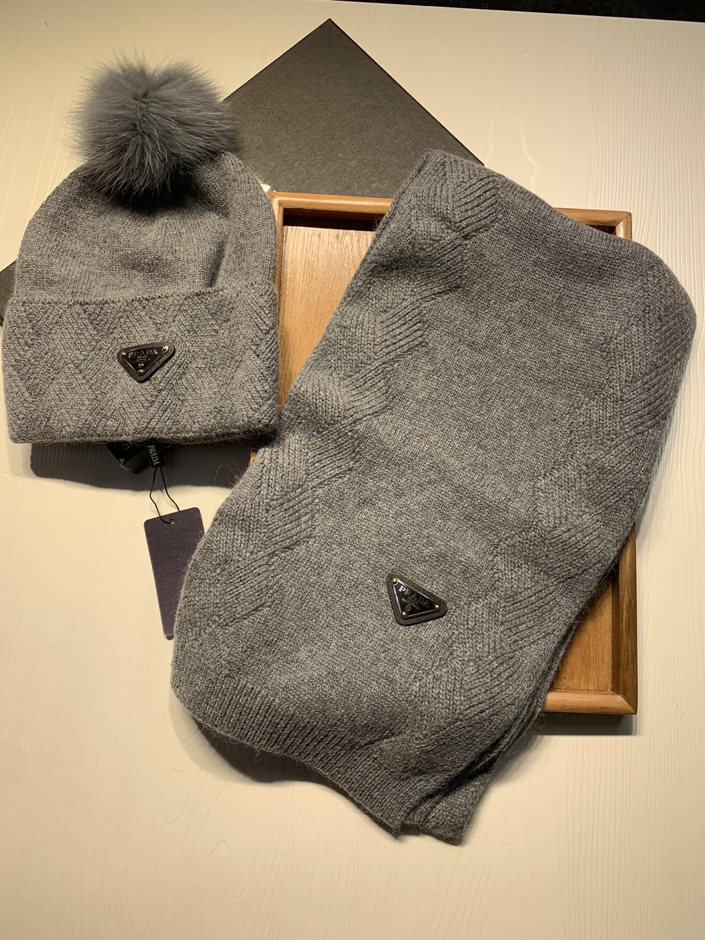 Hat & Scarf Prada 2 - vstockx