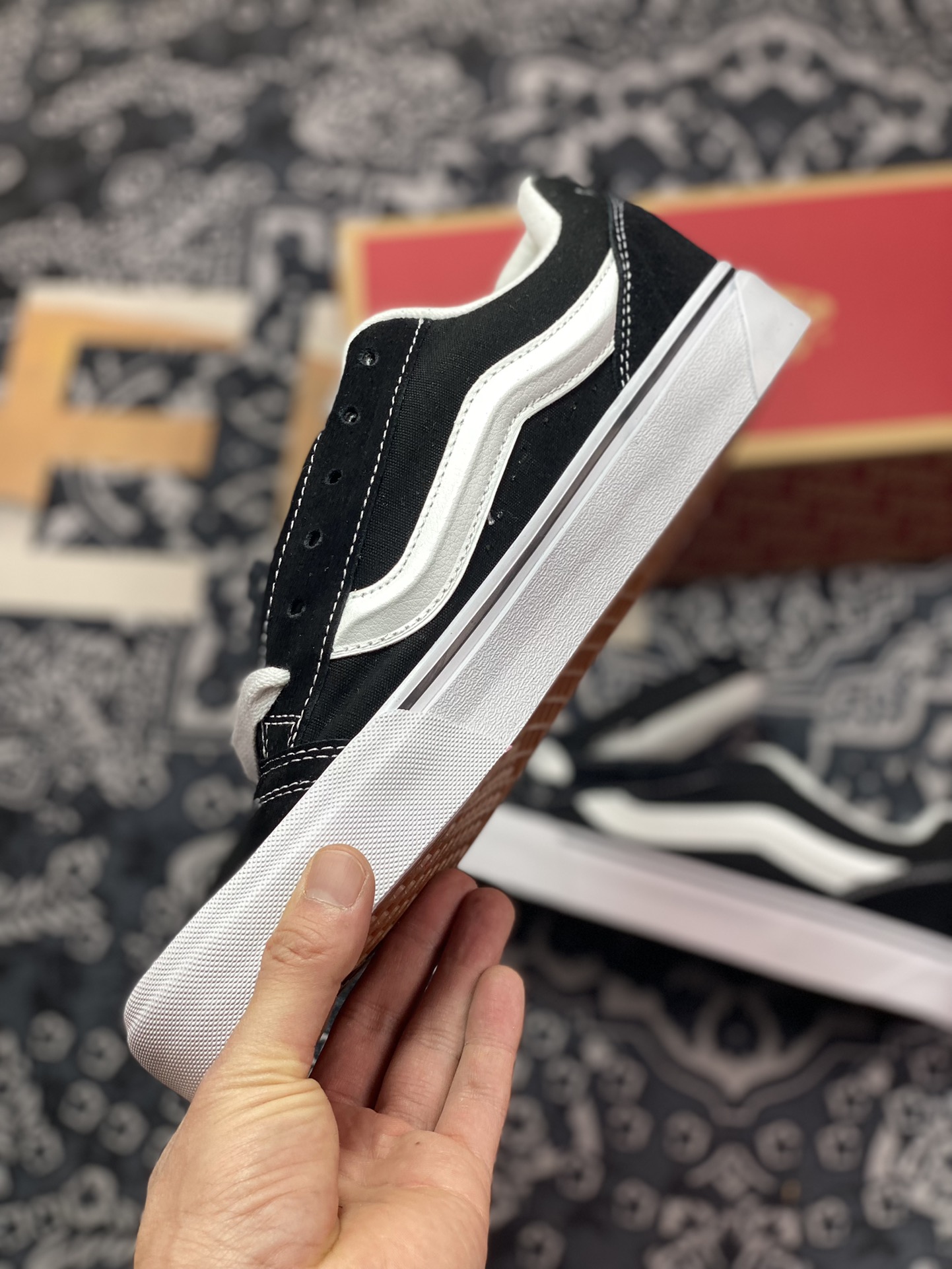 Vans Knu Skool Black White - vstockx