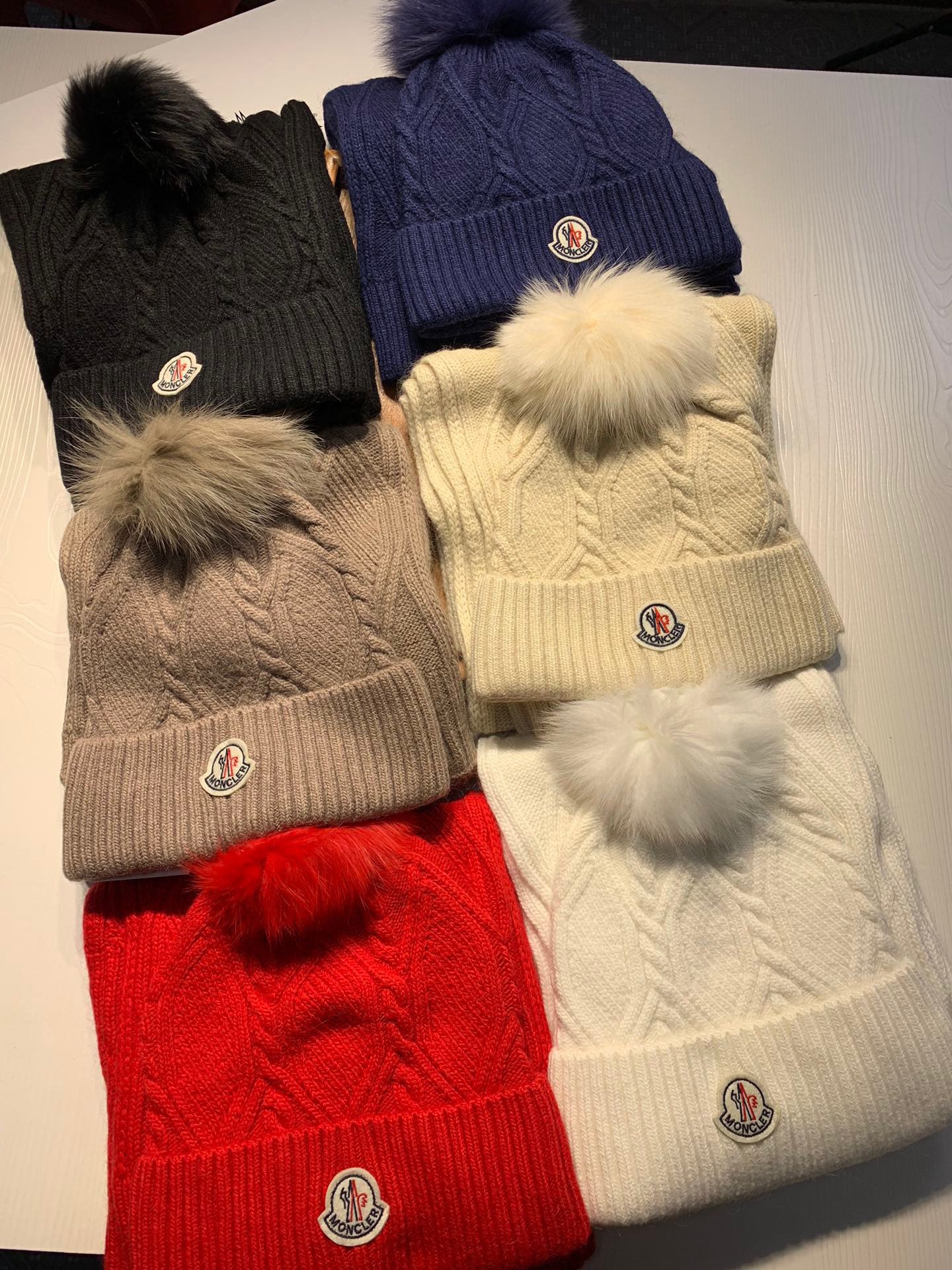 Hat & Scarf Moncler 2 - vstockx
