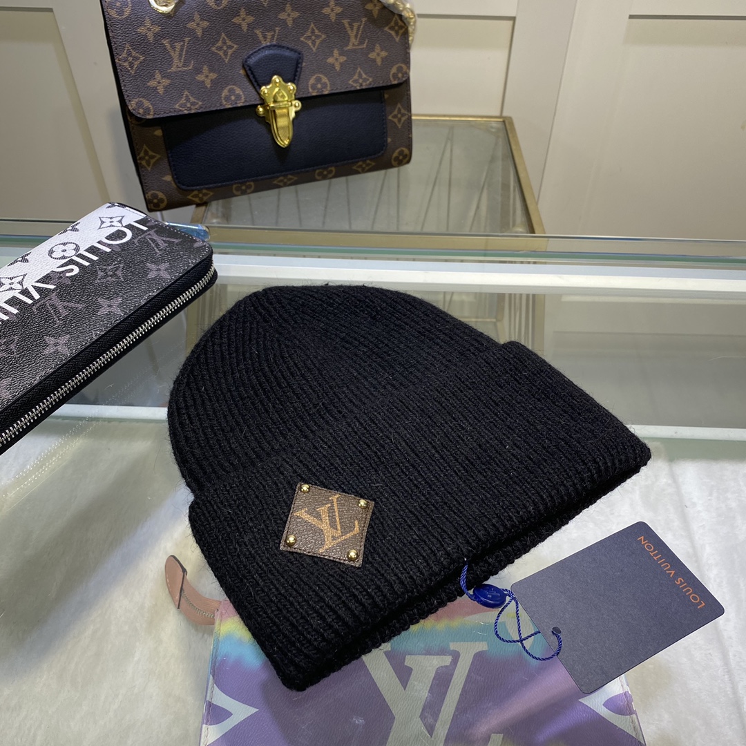 Hat & Scarf Louis Vuitton 3 - vstockx