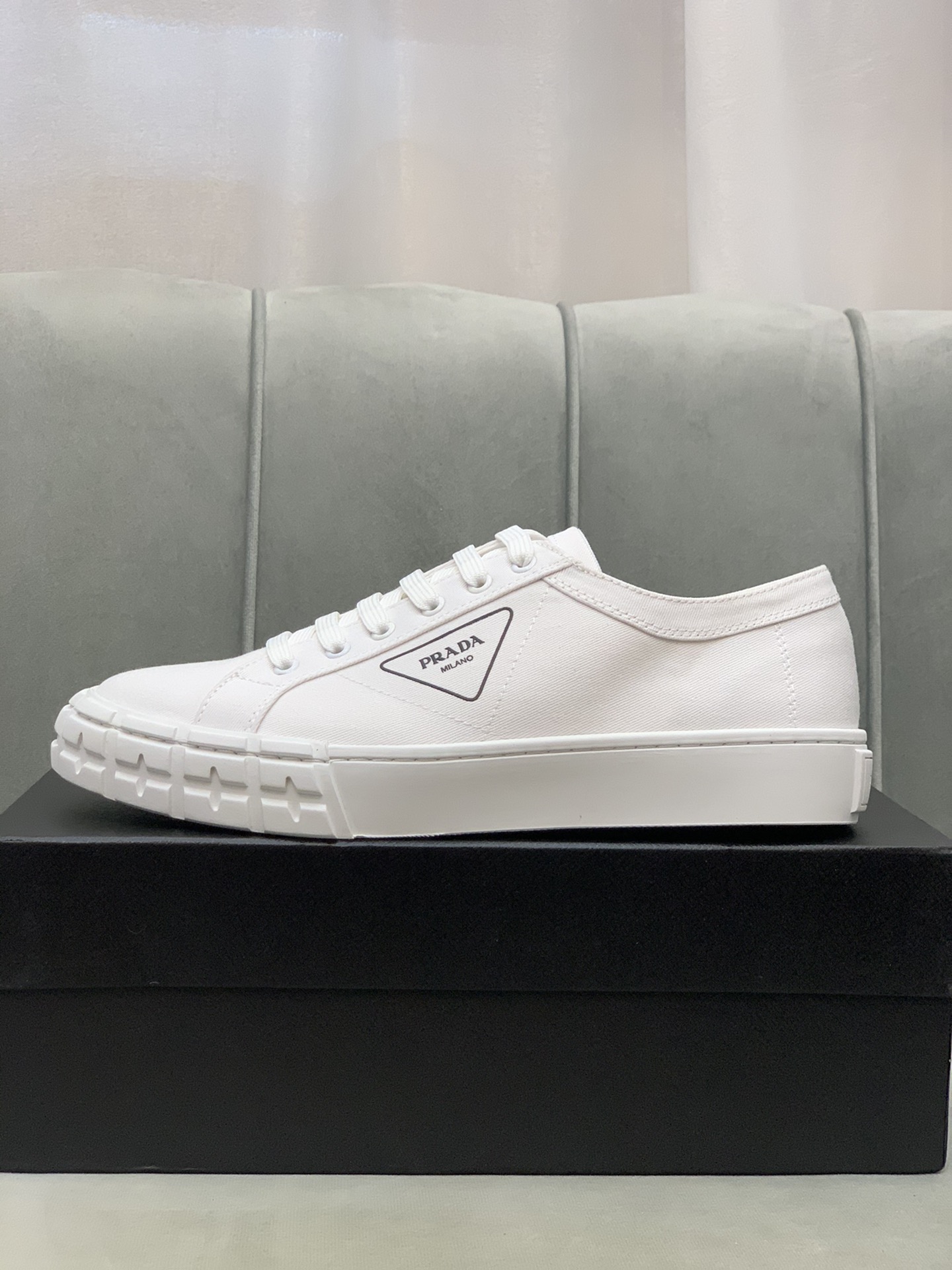 Prada Wheel Cassetta sneaker 3 - vstockx