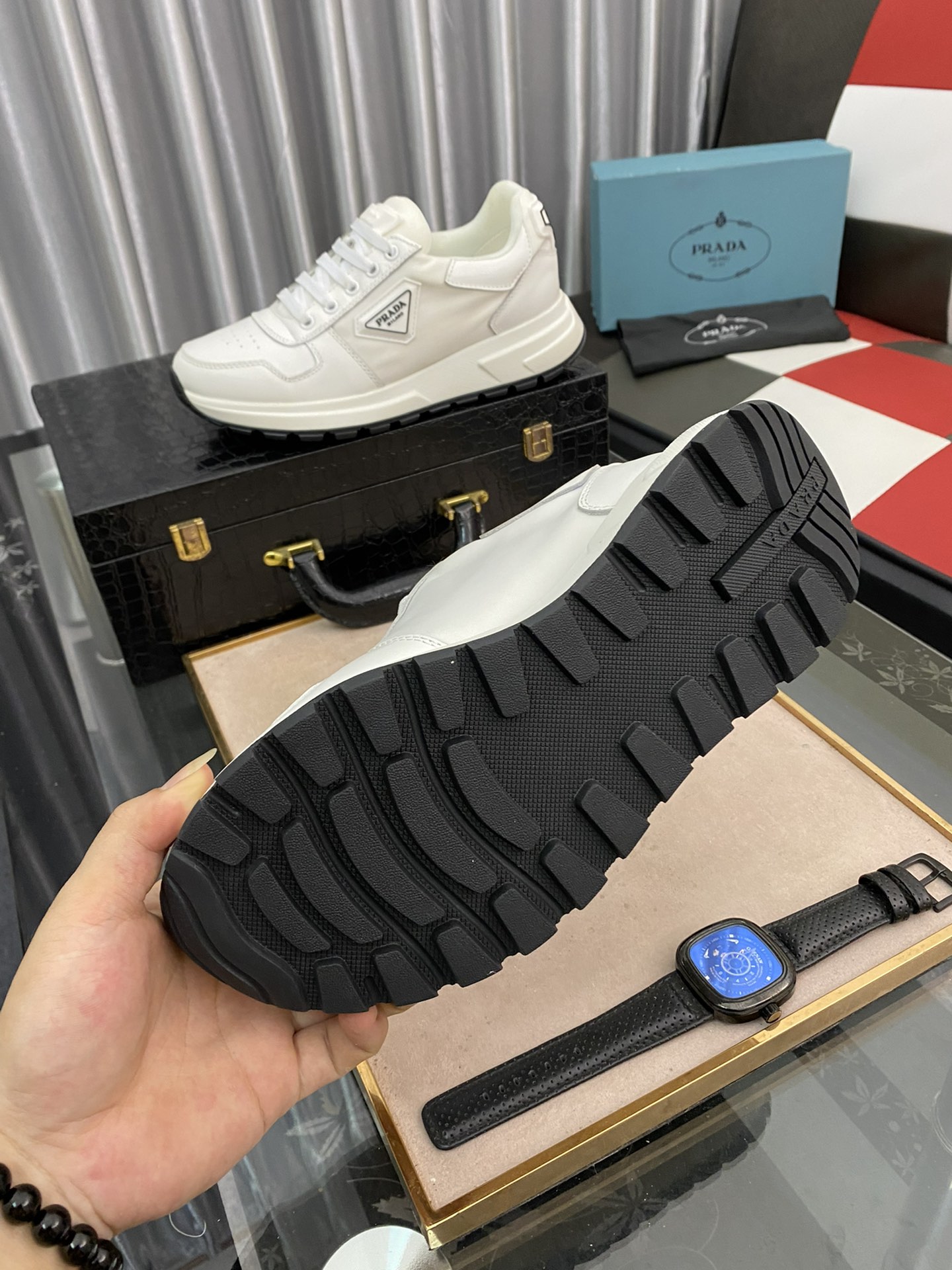 Prada Low Top sneaker 10 - vstockx