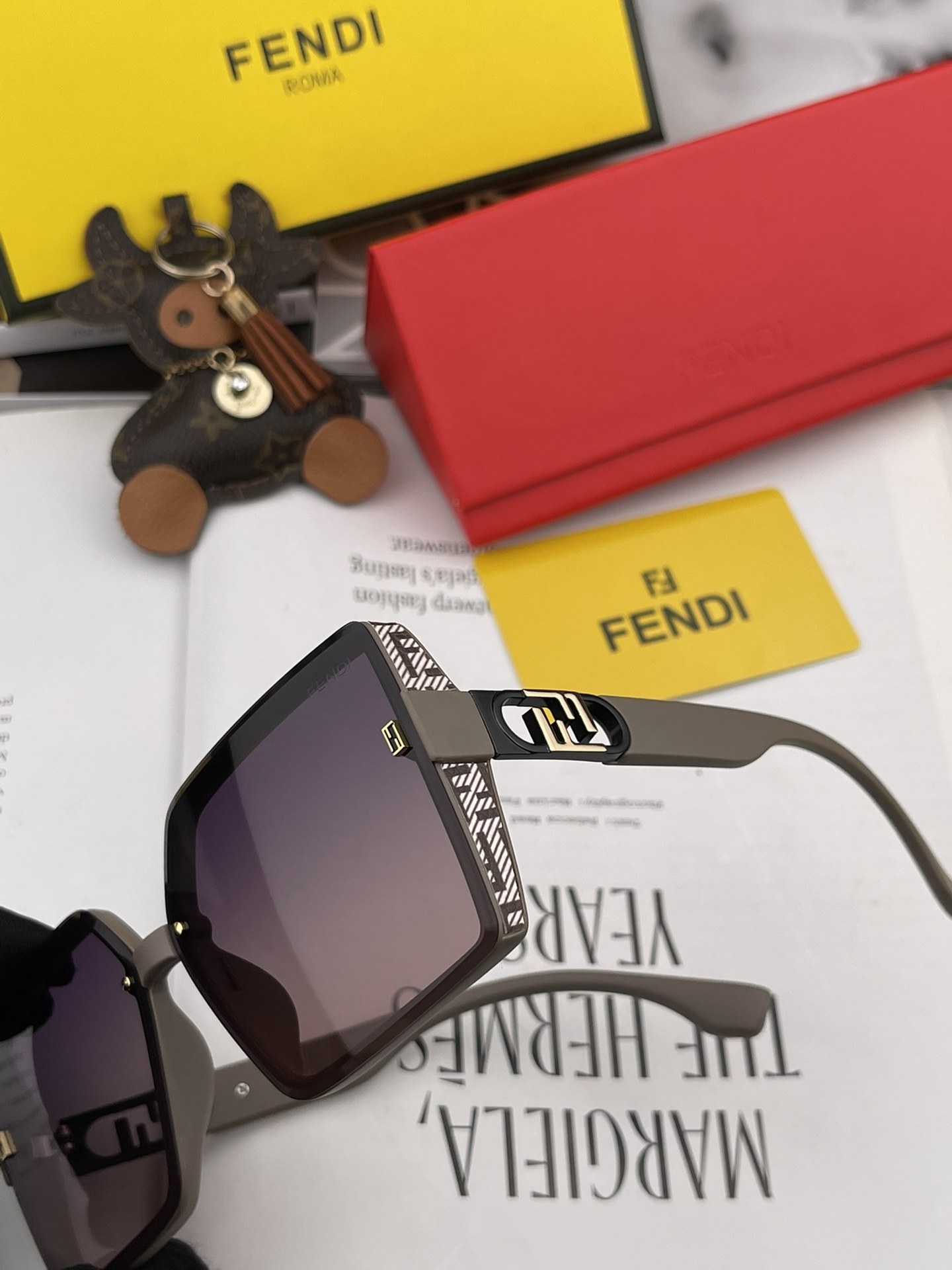 Sunglasses Fendi FD1772 - vstockx