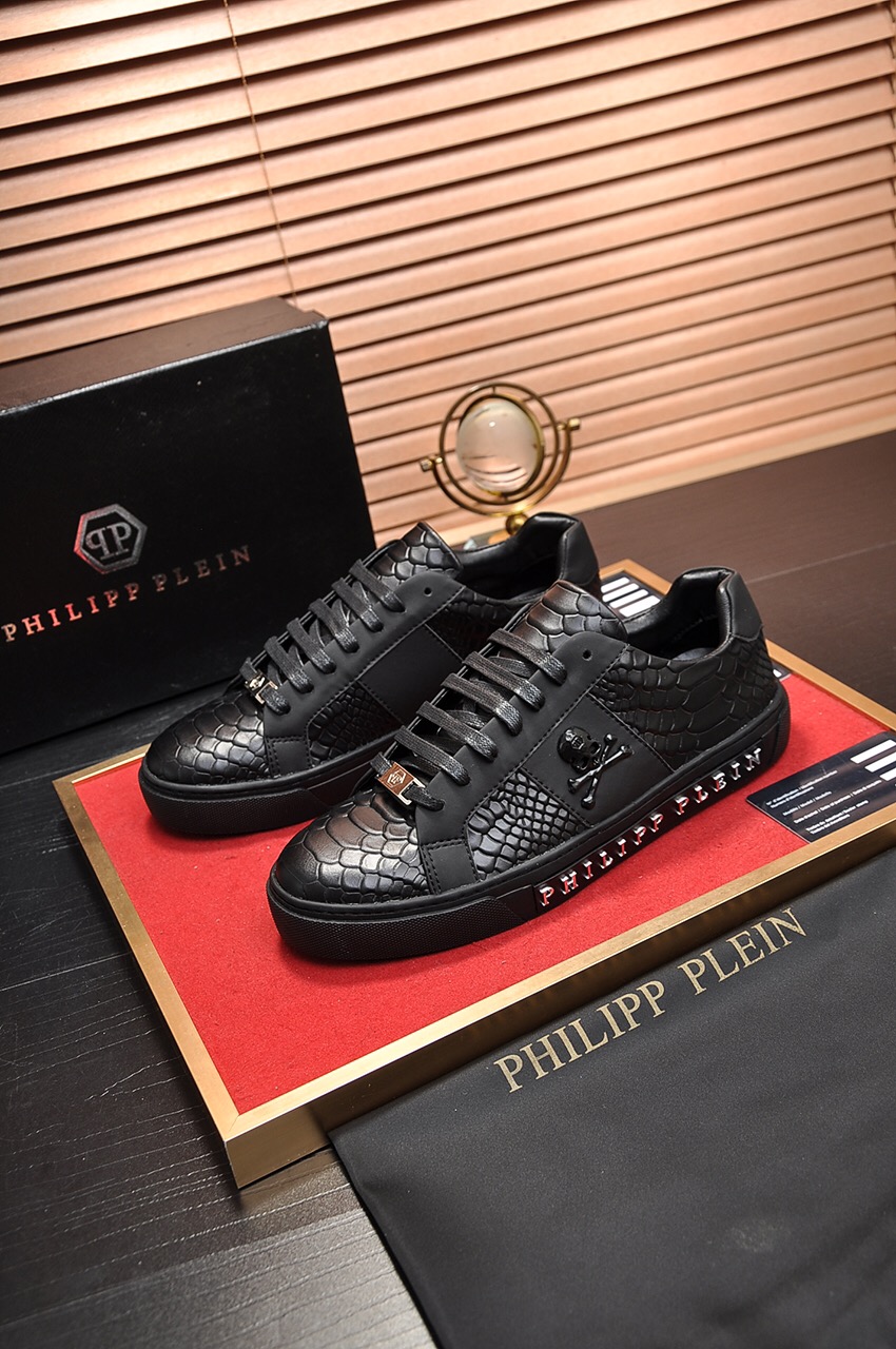 Philipp Plein Low Top Sneakers 18 - vstockx