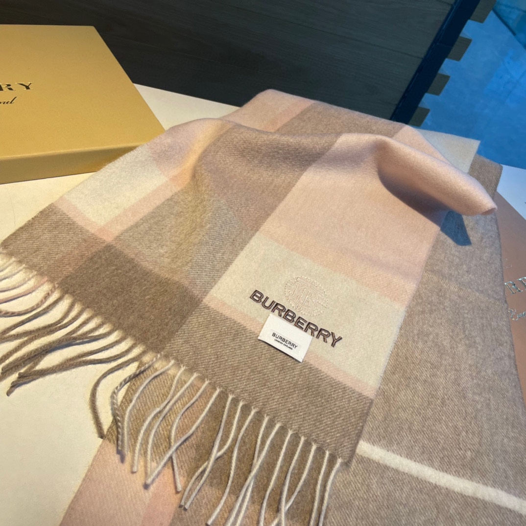 Streetwear Scarf Burberry 329018 size�?0*168cm - vstockx