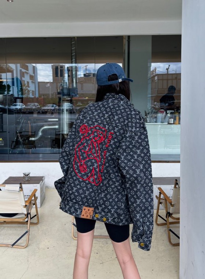 Clothes Louis Vuitton 1327 - vstockx