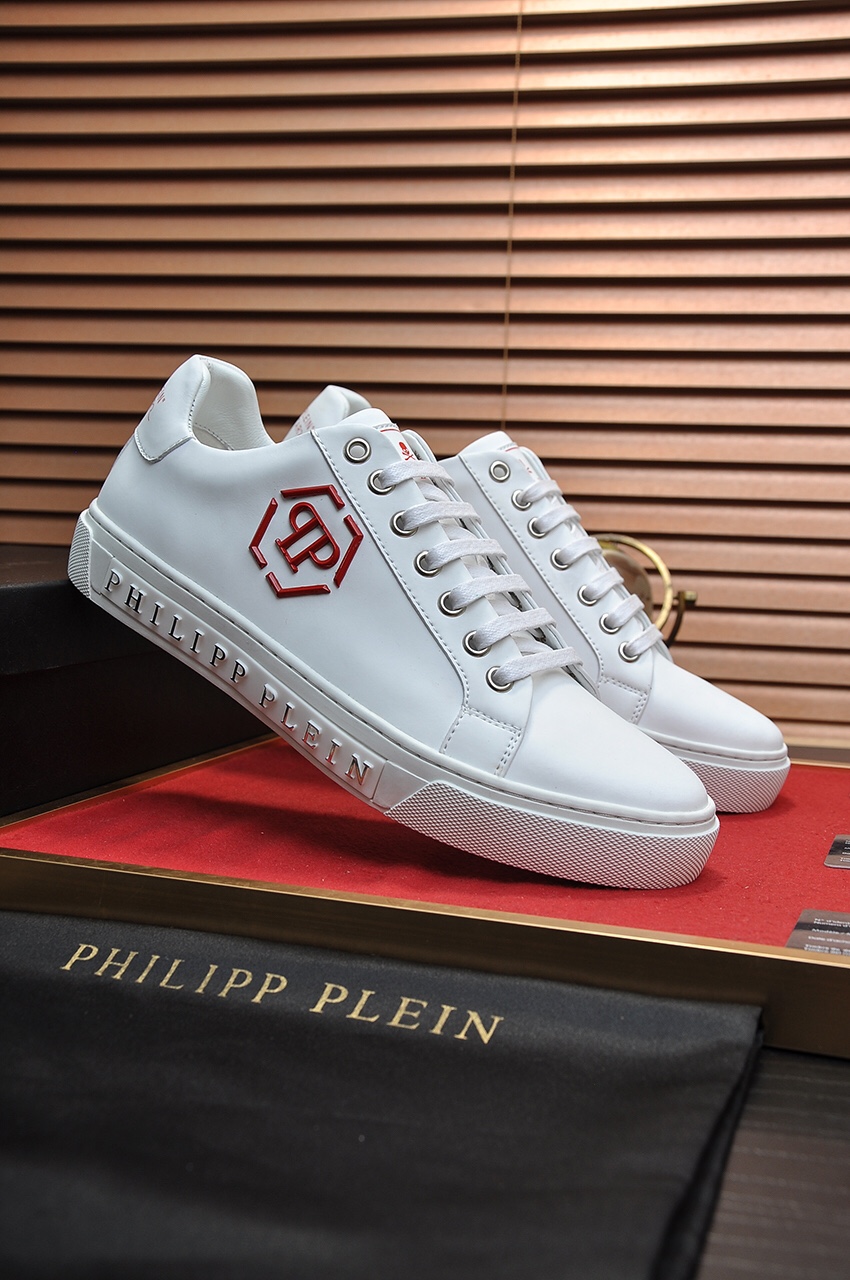 Philipp Plein Low Top Sneakers 3 - vstockx