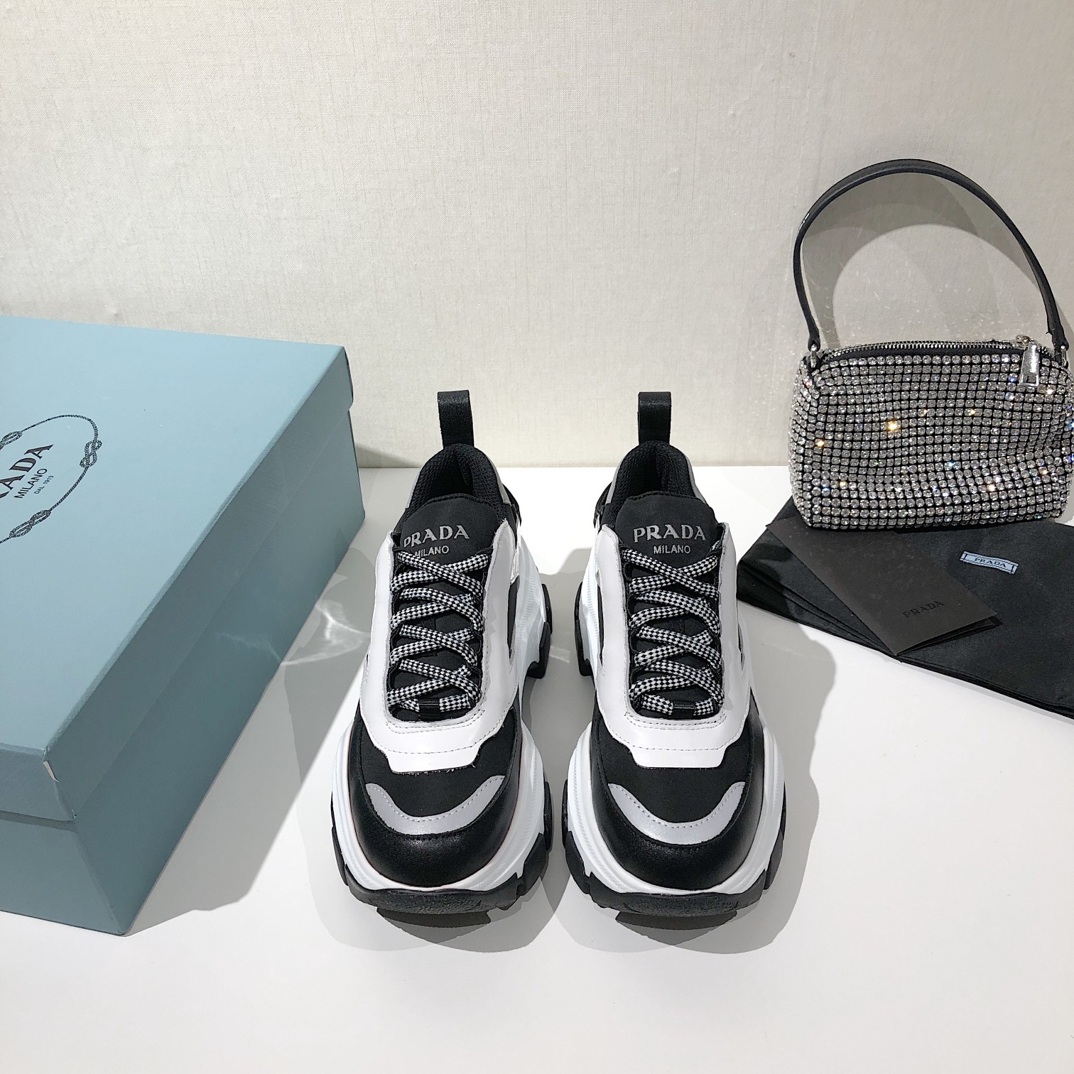 Prada Low Top sneaker 53 - vstockx