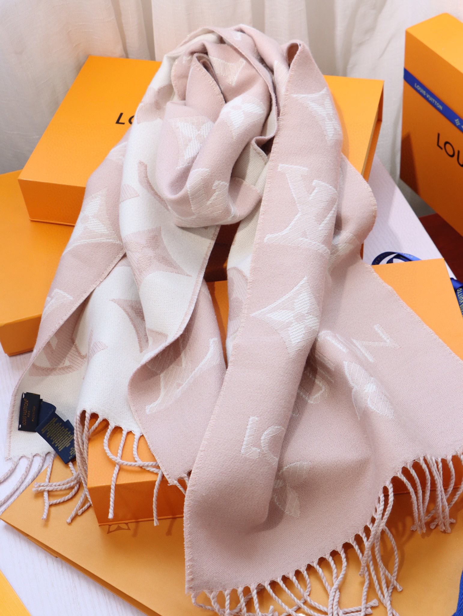 Streetwear Scarf LV 328724 SIZE:32*180cm - vstockx