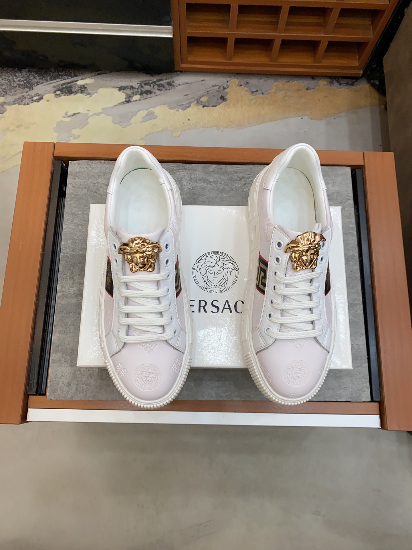 Versace Greca Sneaker 5 - vstockx