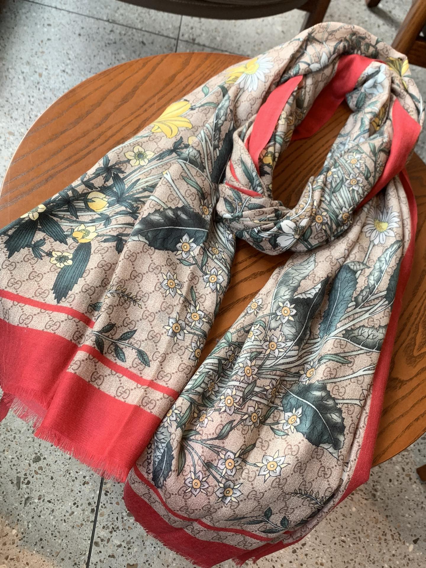 Streetwear Scarf GUCCI 328985 SIZE:110*200cm - vstockx