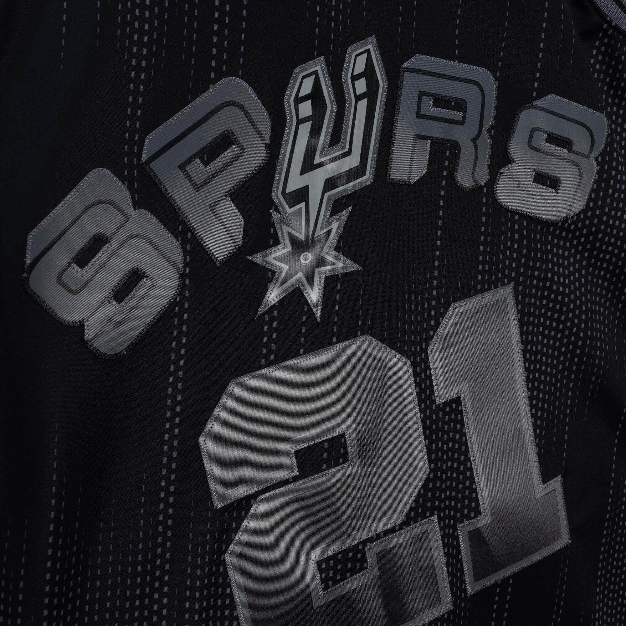 Monochrome Swingman Tim Duncan San Antonio Spurs 1998-99 Jersey - vstockx