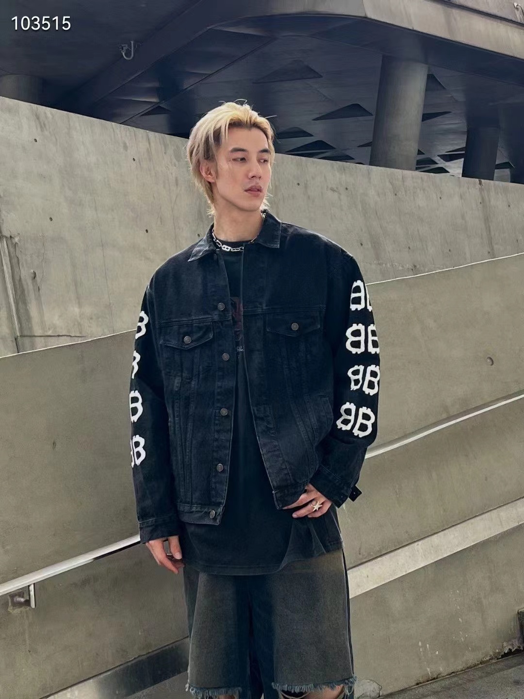 Clothes Balenciaga 136 - vstockx