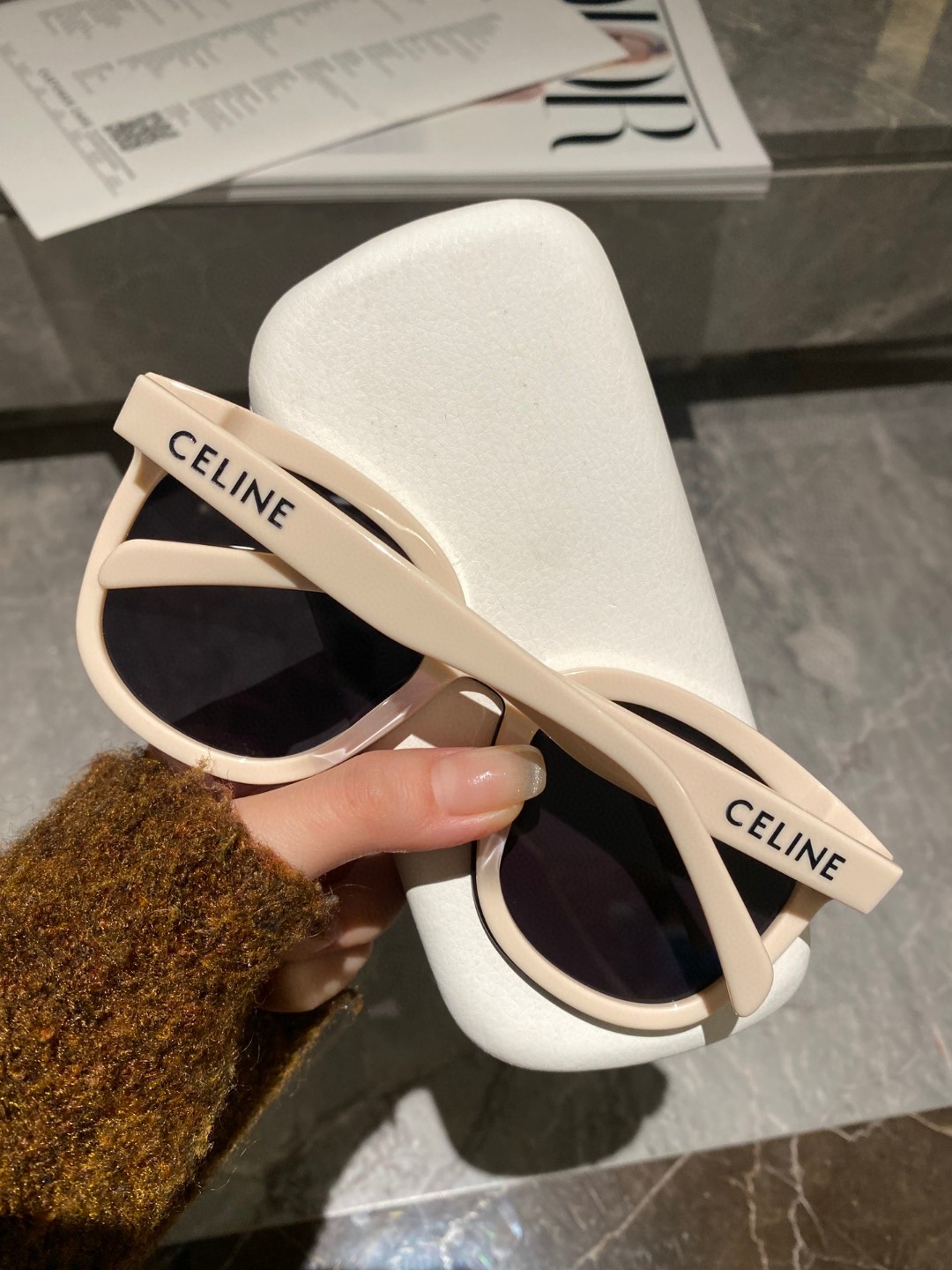 Sunglasses Celine CL40369 SIZE:57 19-145 - vstockx