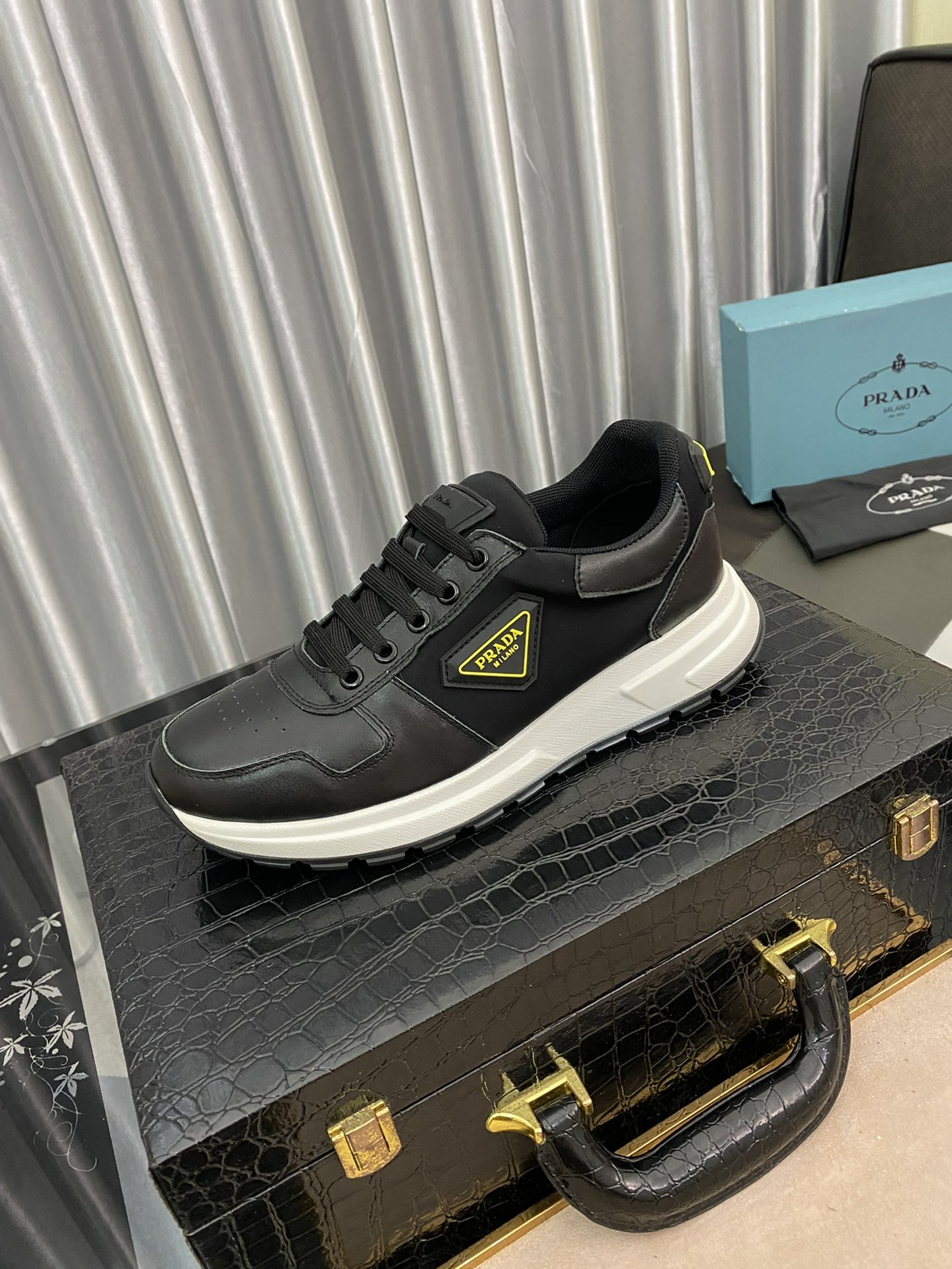 Prada Low Top sneaker 6 - vstockx