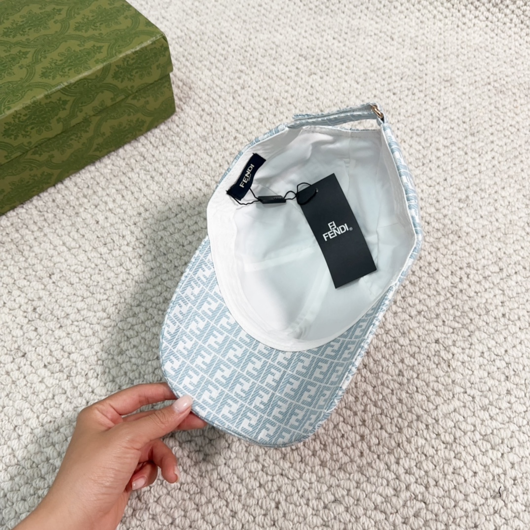 Streetwear Hat Fendi 329352 - vstockx