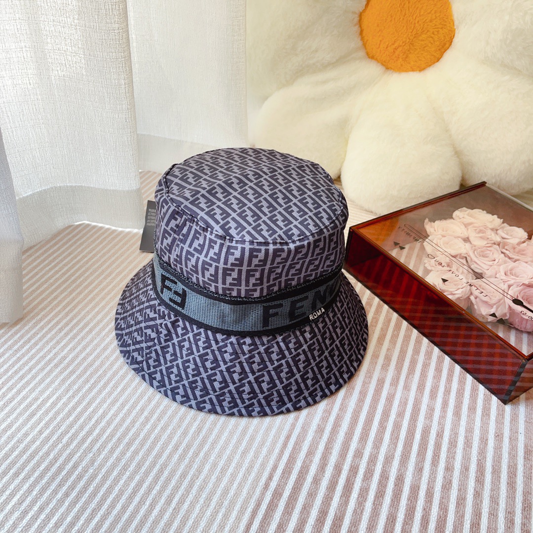 Streetwear Hat Fendi 329373 - vstockx