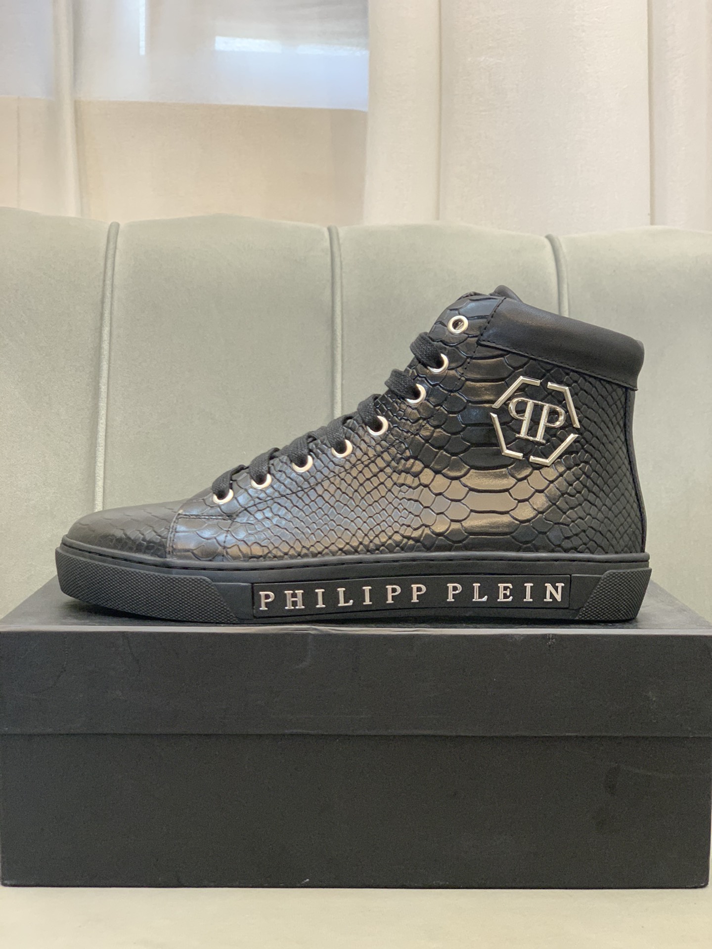 Philipp Plein High Top Sneakers 1 - vstockx