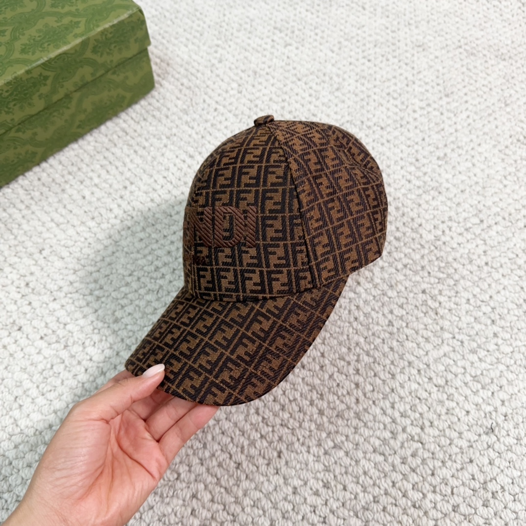 Streetwear Hat Fendi 329351 - vstockx