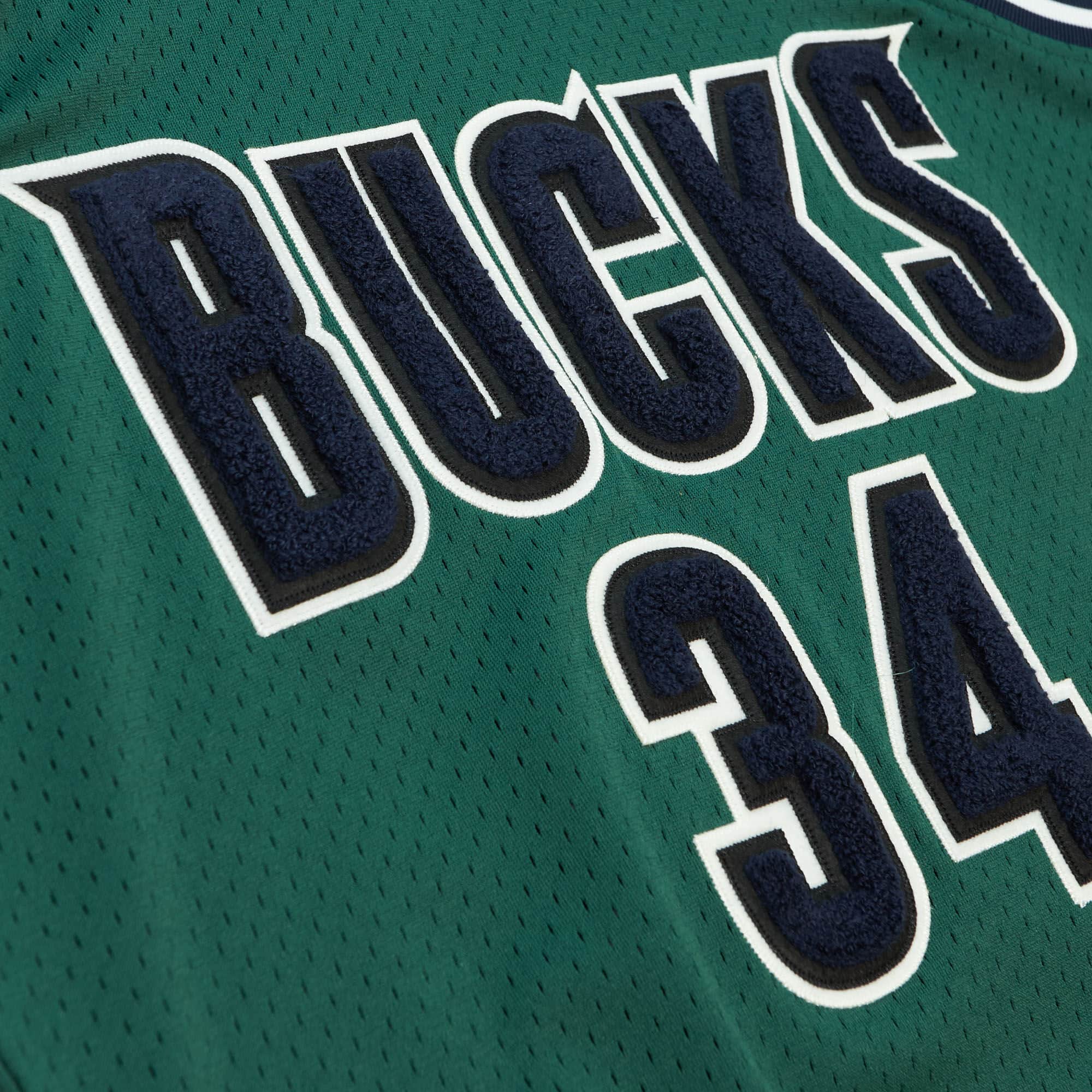 Off Court Chenille Swingman Ray Allen Milwaukee Bucks 2000-01 Jersey - vstockx