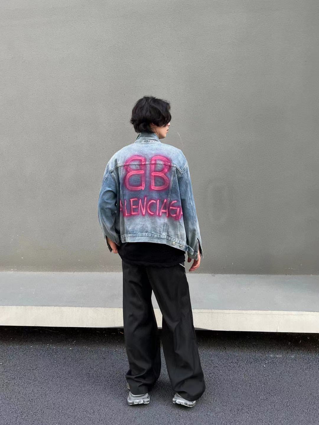 Clothes Balenciaga 135 - vstockx