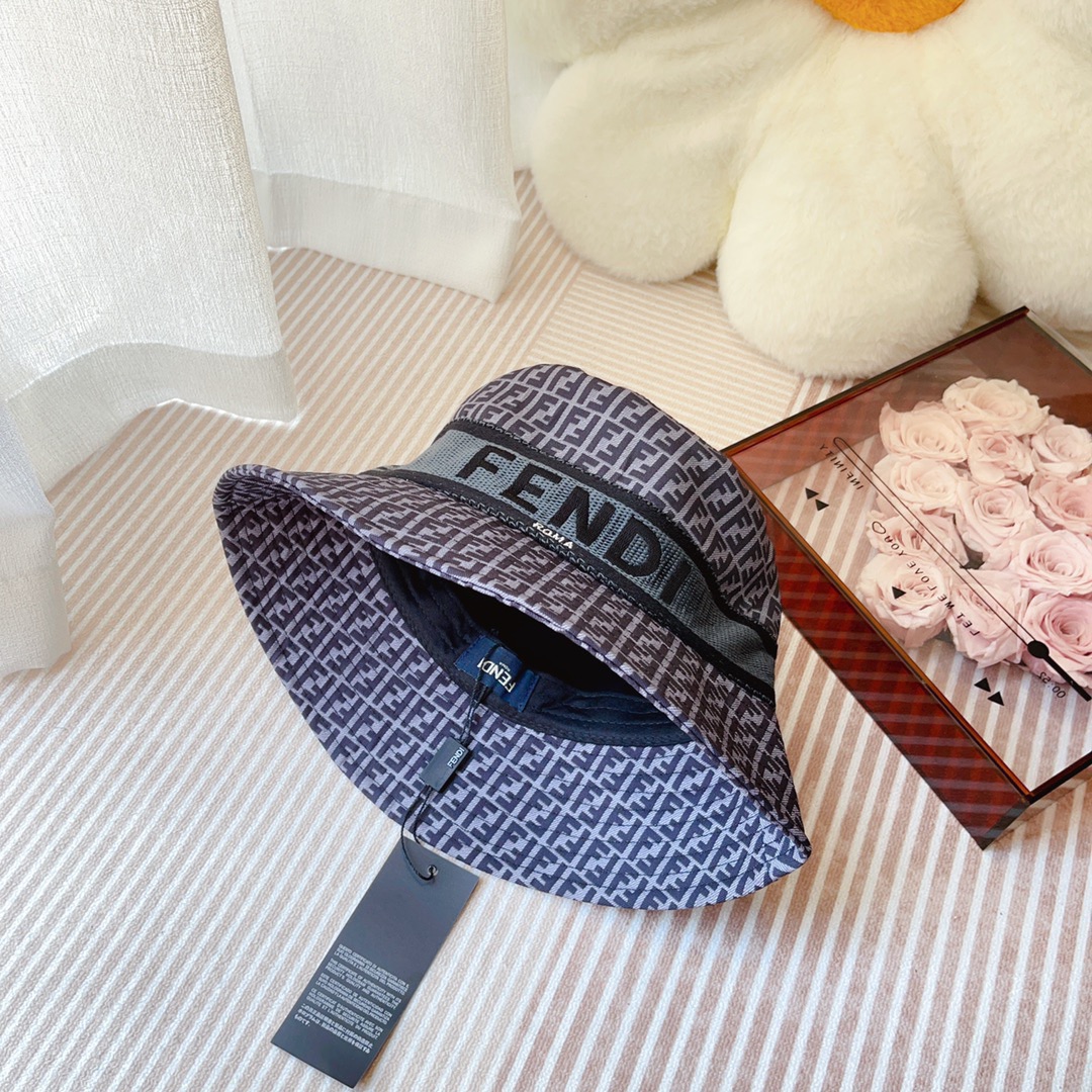 Streetwear Hat Fendi 329373 - vstockx