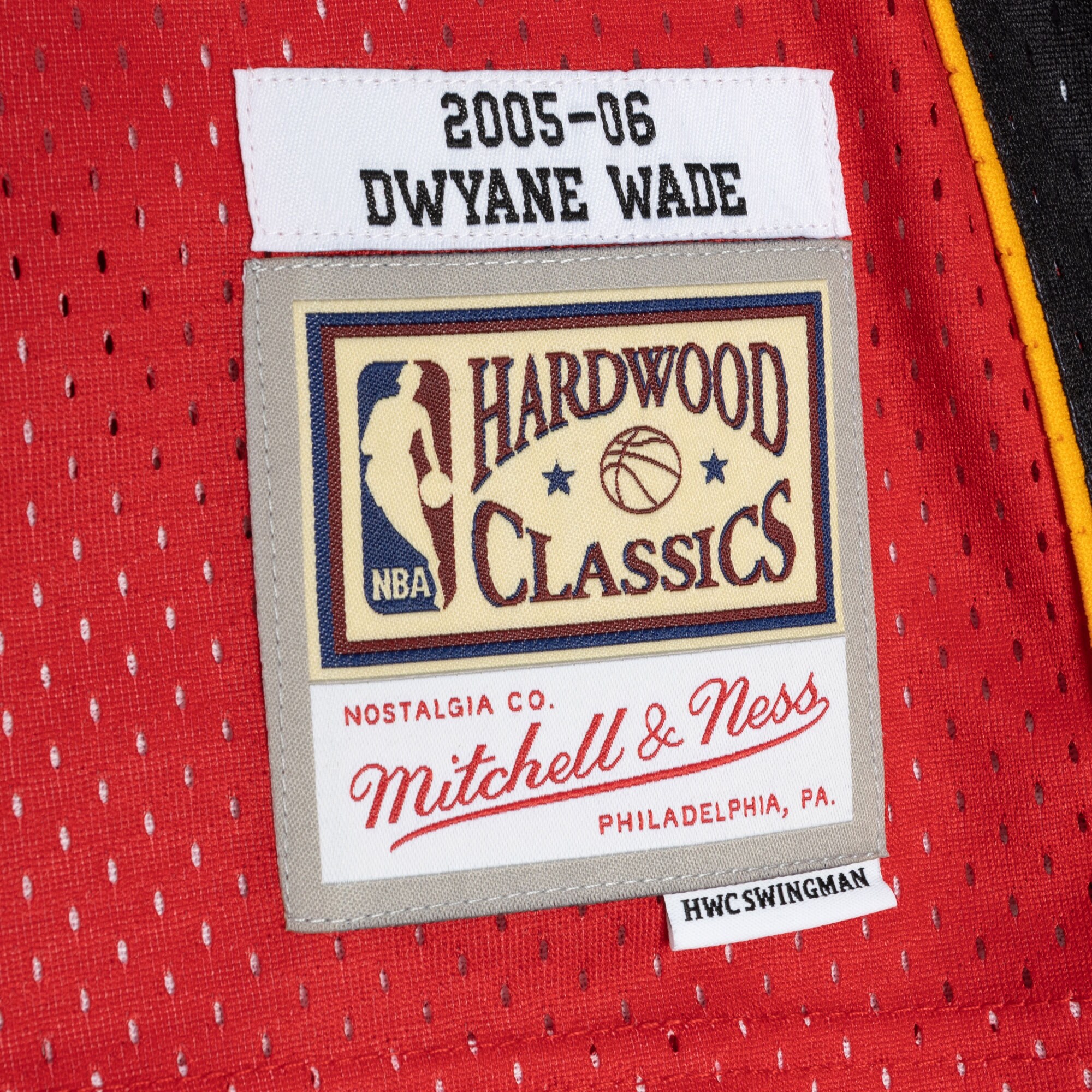 Dwyane Wade Miami Heat Mitchell & Ness Hardwood Classics 2005/06 Split Swingman Jersey - Black/Red - vstockx