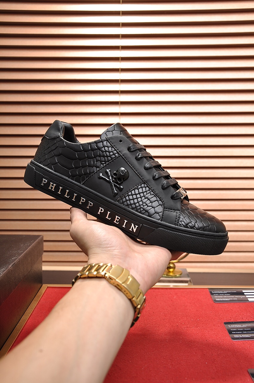Philipp Plein Low Top Sneakers 18 - vstockx