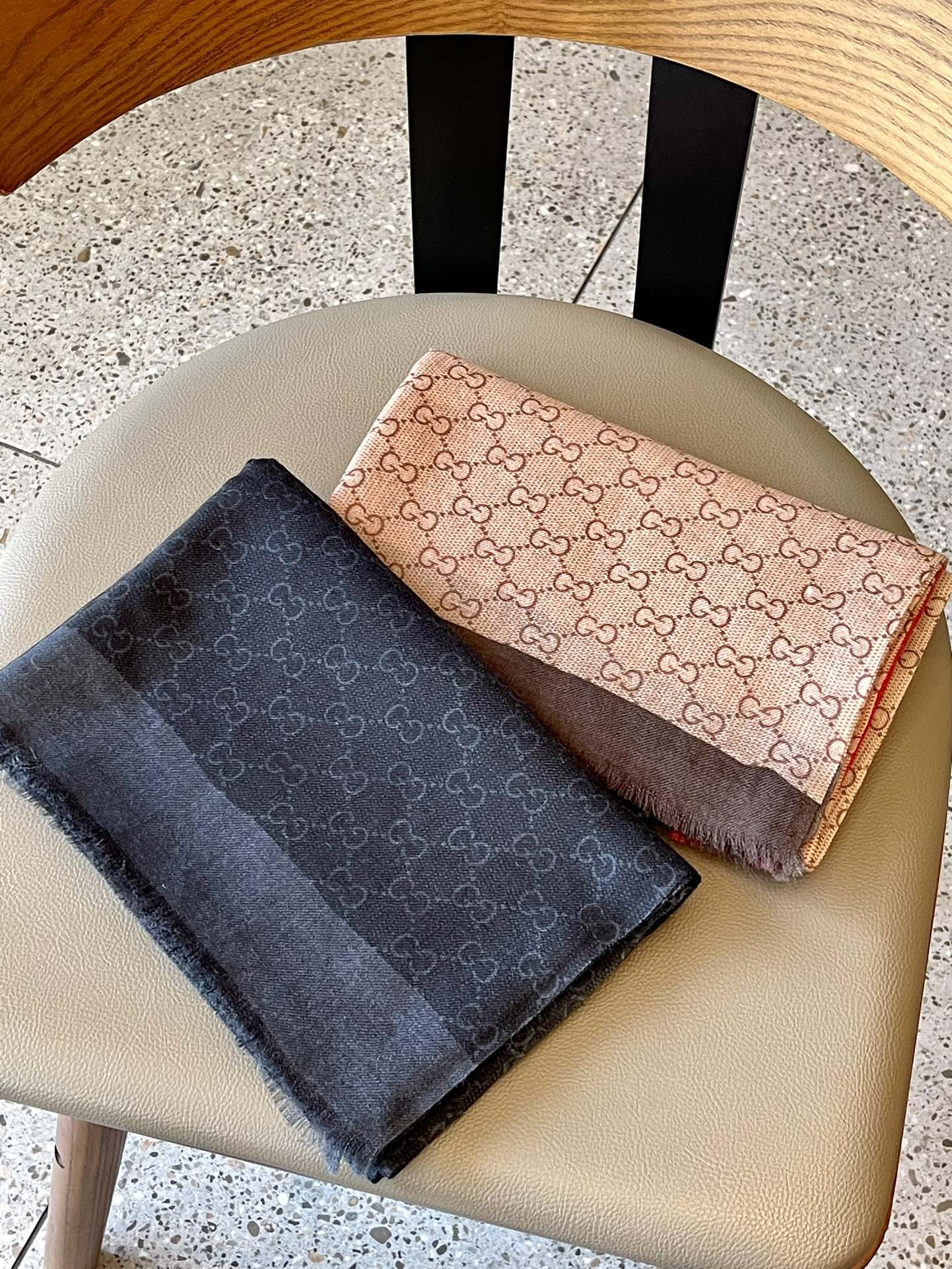 Streetwear Scarf GUCCI 328980 size:110x200cm - vstockx